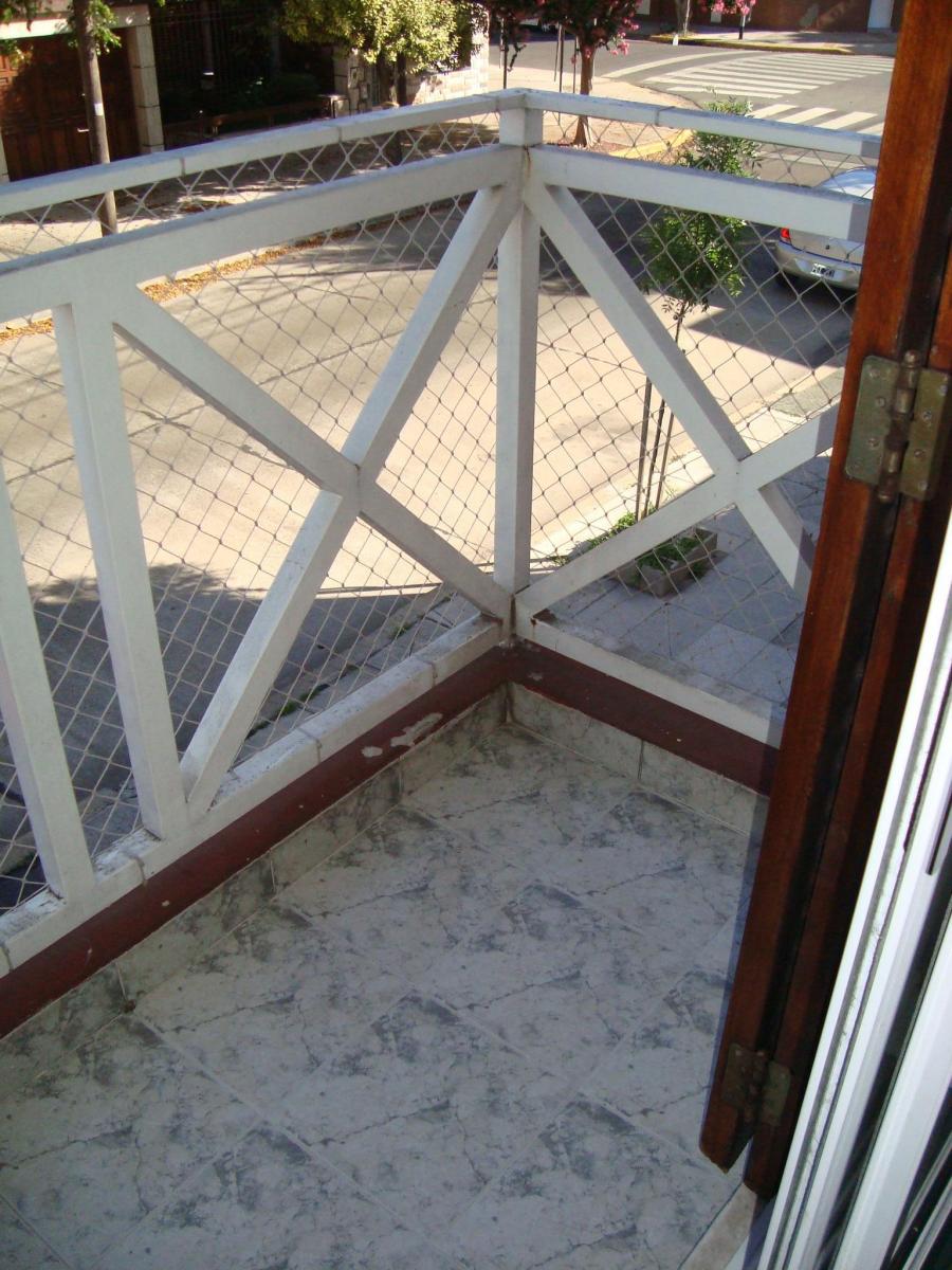 LINIERS. GARCIA DE COSSIO 6900. PH 3 AMBIENTES FRENTE BALCON PATIO PARRILLA.