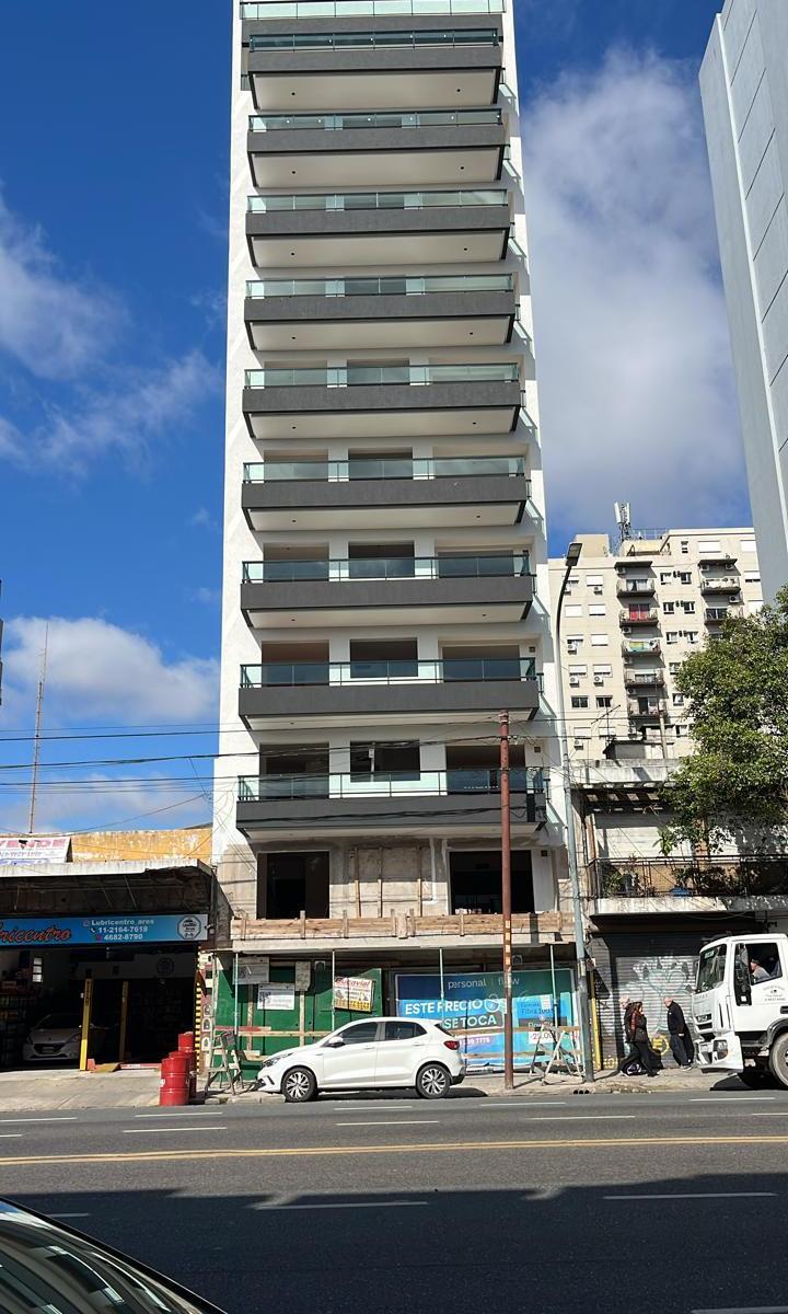 VILLA LURO. AV. RIVADAVIA 10.100 SEMIPISO 3 AMB FRENTE BALCON.