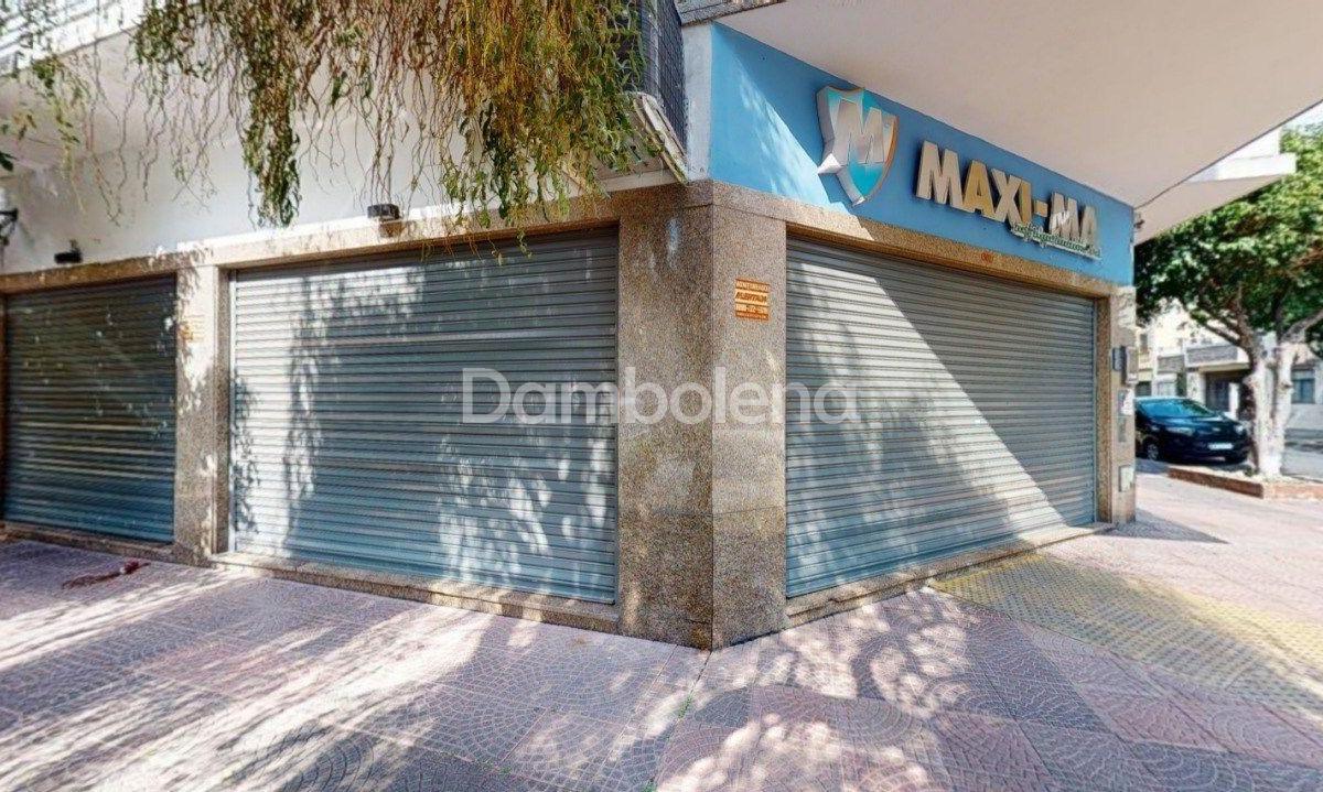 Liners. Timoteo Gordillo 500. Casa 4 Ambientes con 3 Locales y 2 Cocheras. 1