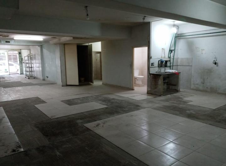 Foto de LINIERS. LISANDRO DE LA TORRE 200. LOCAL COMERCIAL HABILITADO, imagen 2