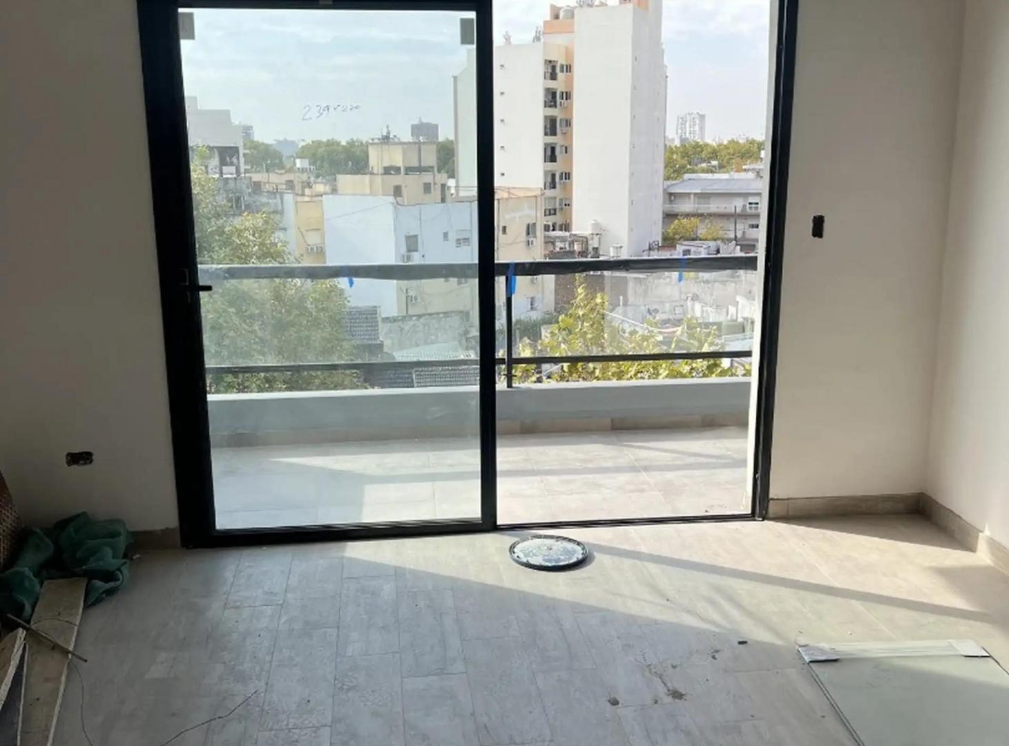 MATADEROS. AV.BRUIX 4800 SEMI PISO 2 AMBIENTES FRENTE BALCON