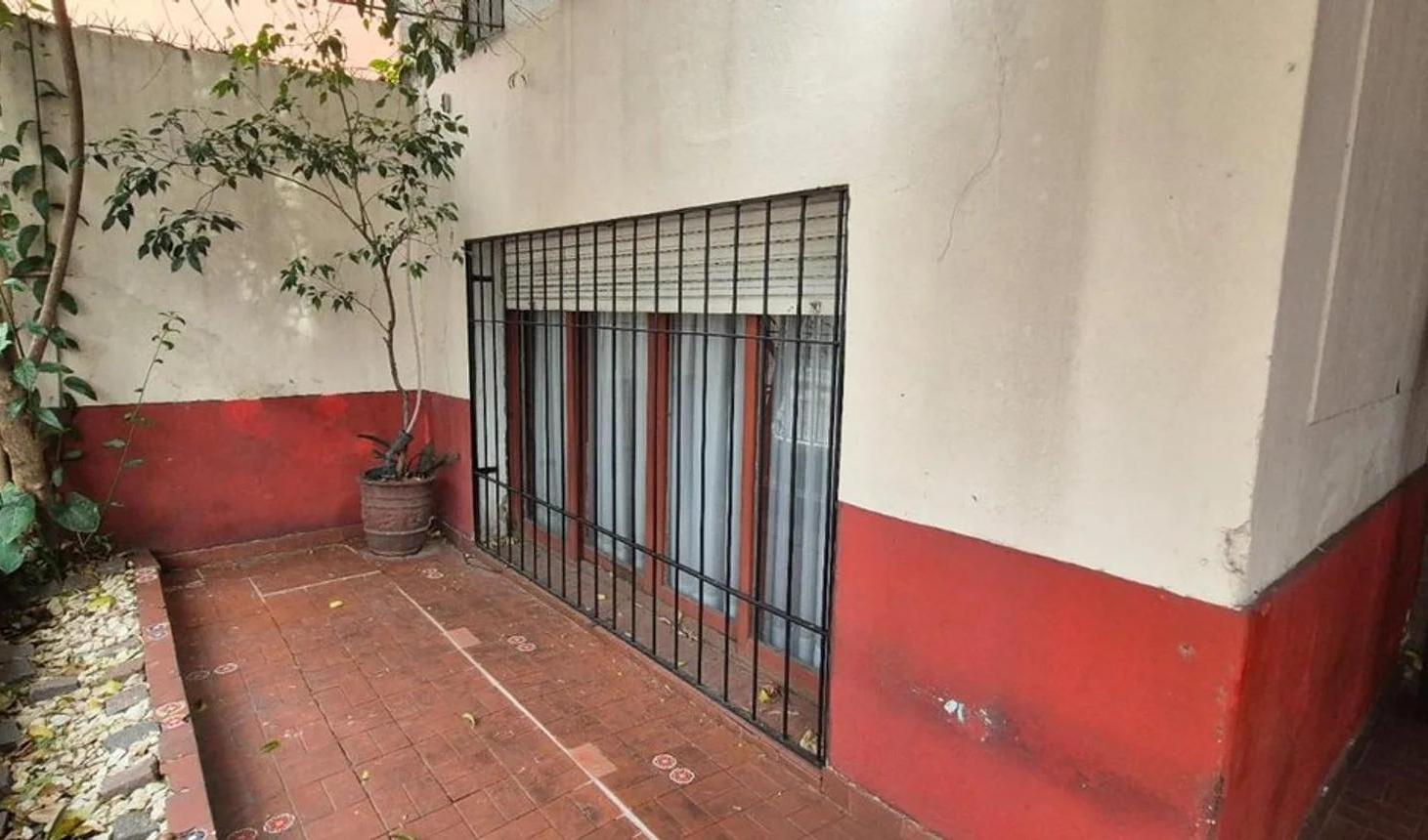 Foto de LINIERS. INTENDIENTE CARLOS NOEL 600. CASA LOTE PROPIO EX-MUNICIPAL, imagen 2