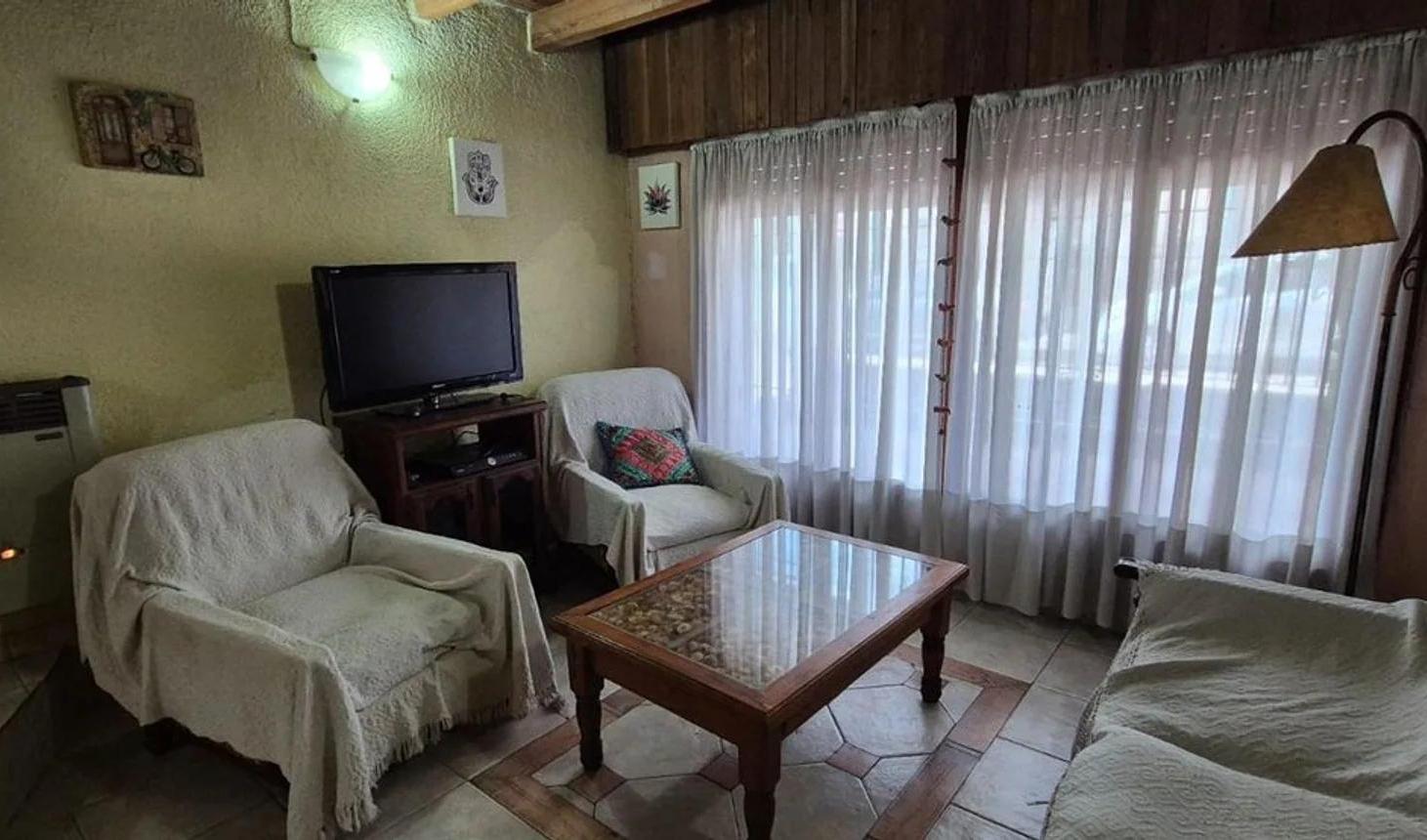Foto de LINIERS. INTENDIENTE CARLOS NOEL 600. CASA LOTE PROPIO EX-MUNICIPAL, imagen 3