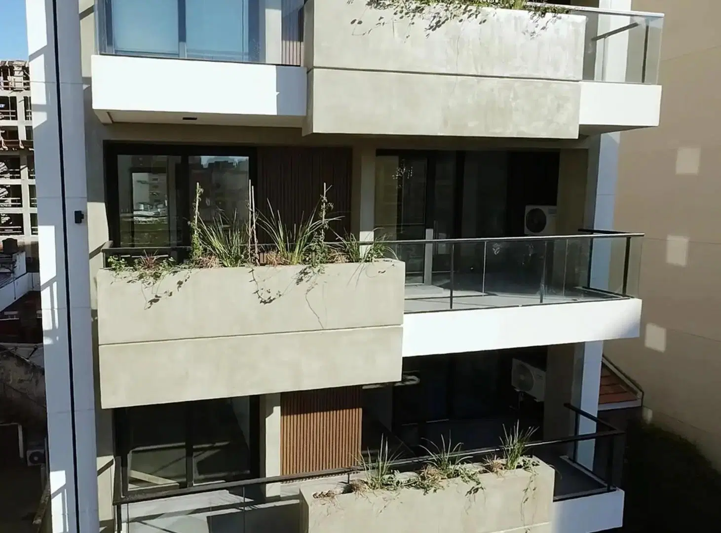 VILLA LURO. SEMIPISO 4 AMB. AL FRENTE CON PATIO, 2 COCHERAS Y BALCON. 1