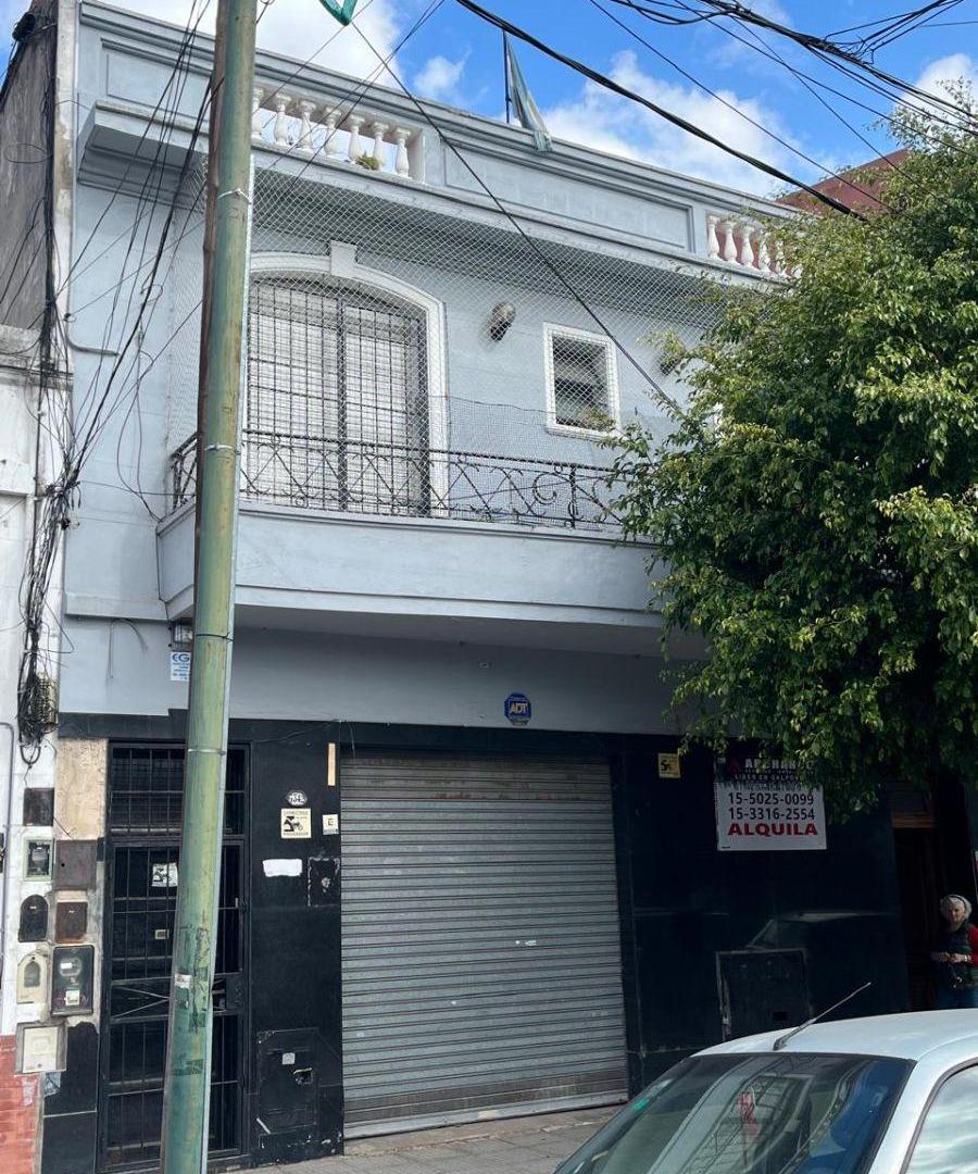 Foto de MATADEROS. PH 3 AMBIENTES AL FRENTE CON BALCON, PATIO Y TERRAZA, imagen 1