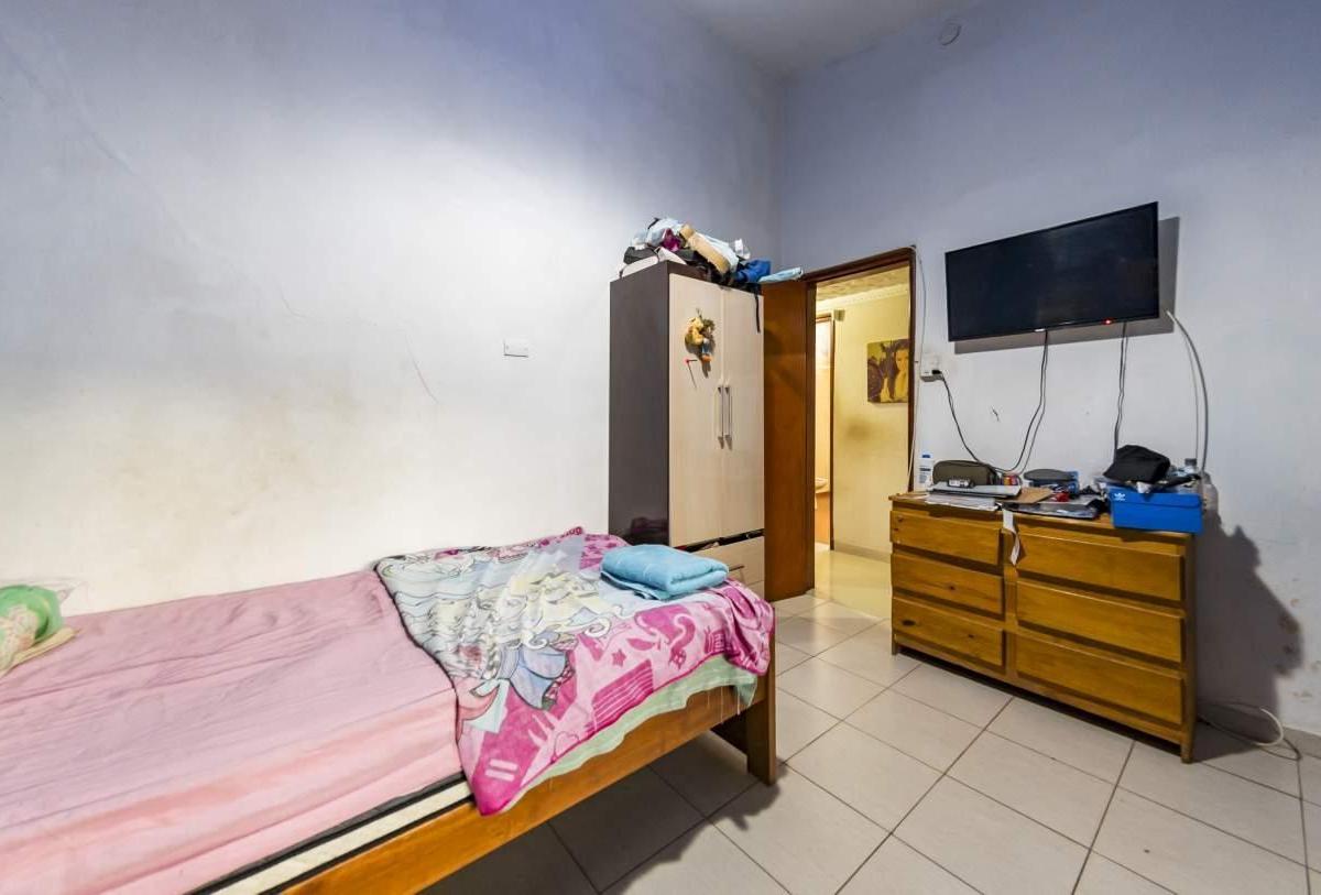 Casa. 3 Dorm.. 2 Baños. Amplio Patio. La Calera (Centro). 5