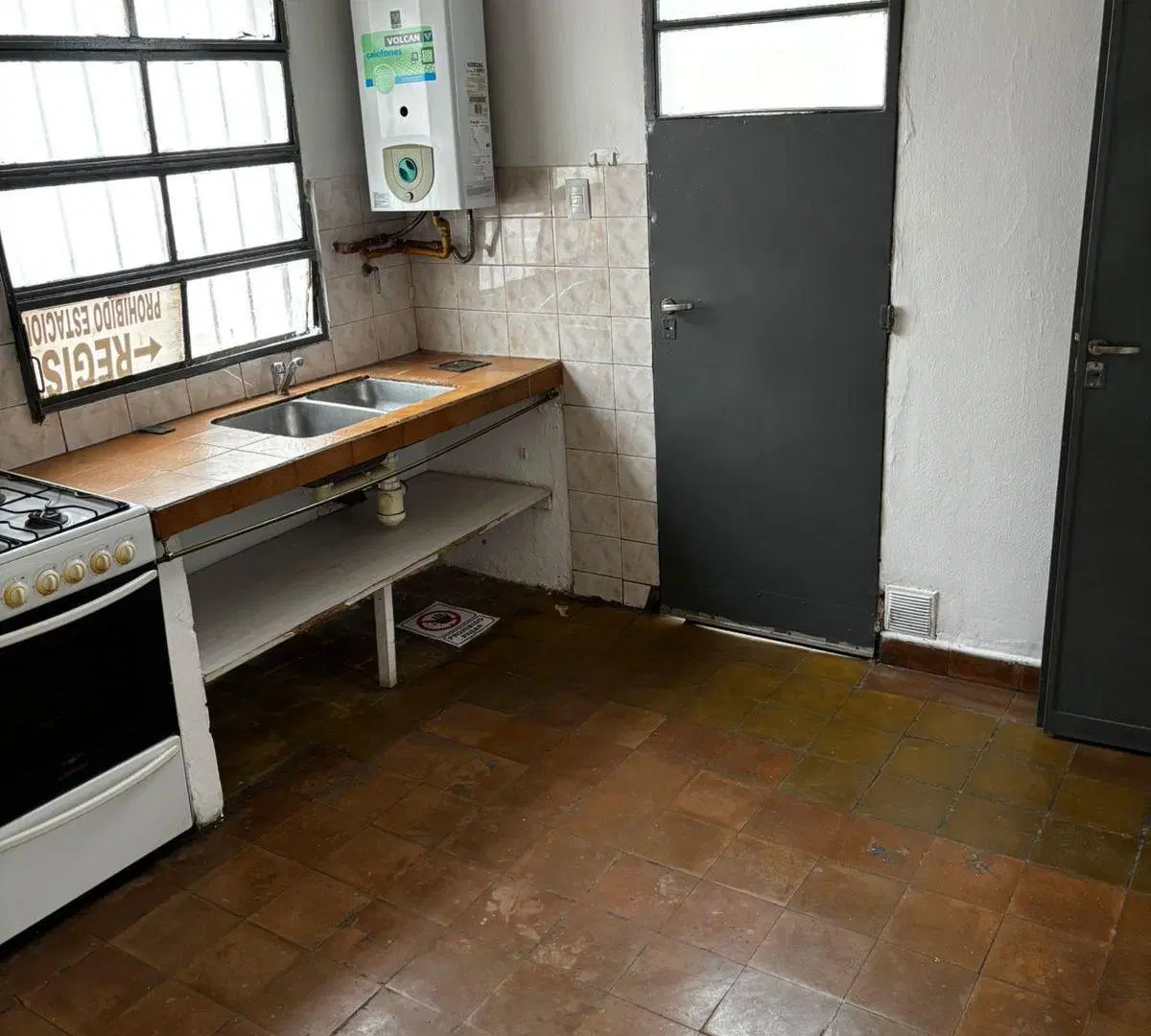 Dpto. 2 dorm. 1 baño. Patio. Sin expensas. B Villa Cabrera. 3