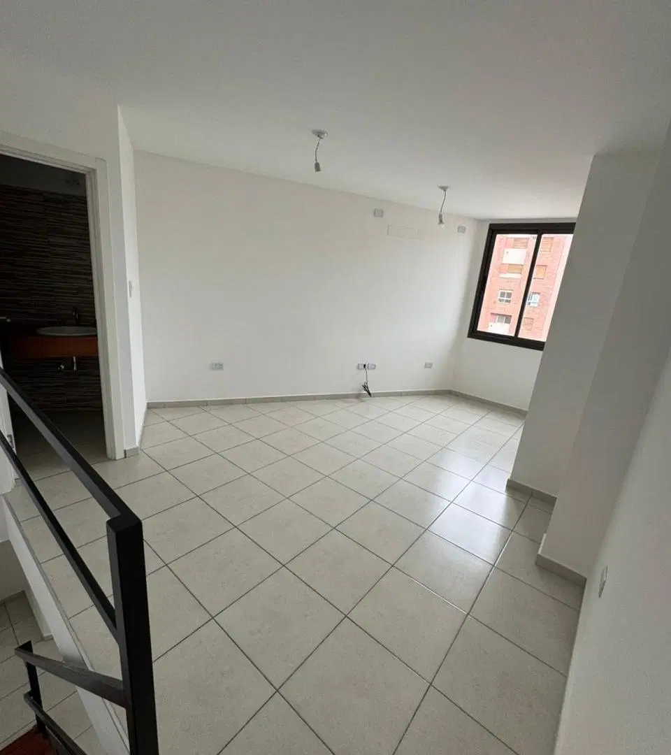 Dúplex. 1 dorm. 1 baño. Terraza con asadores. B Centro. 4