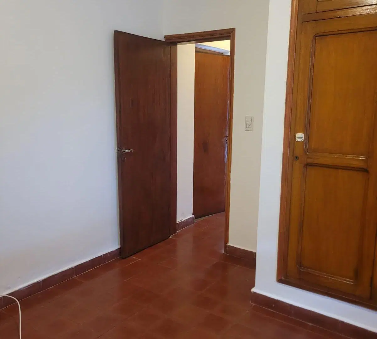 Casa. 2 dorm. 1 baño. Patio con árboles frutales. B Marques de Sobremonte 5