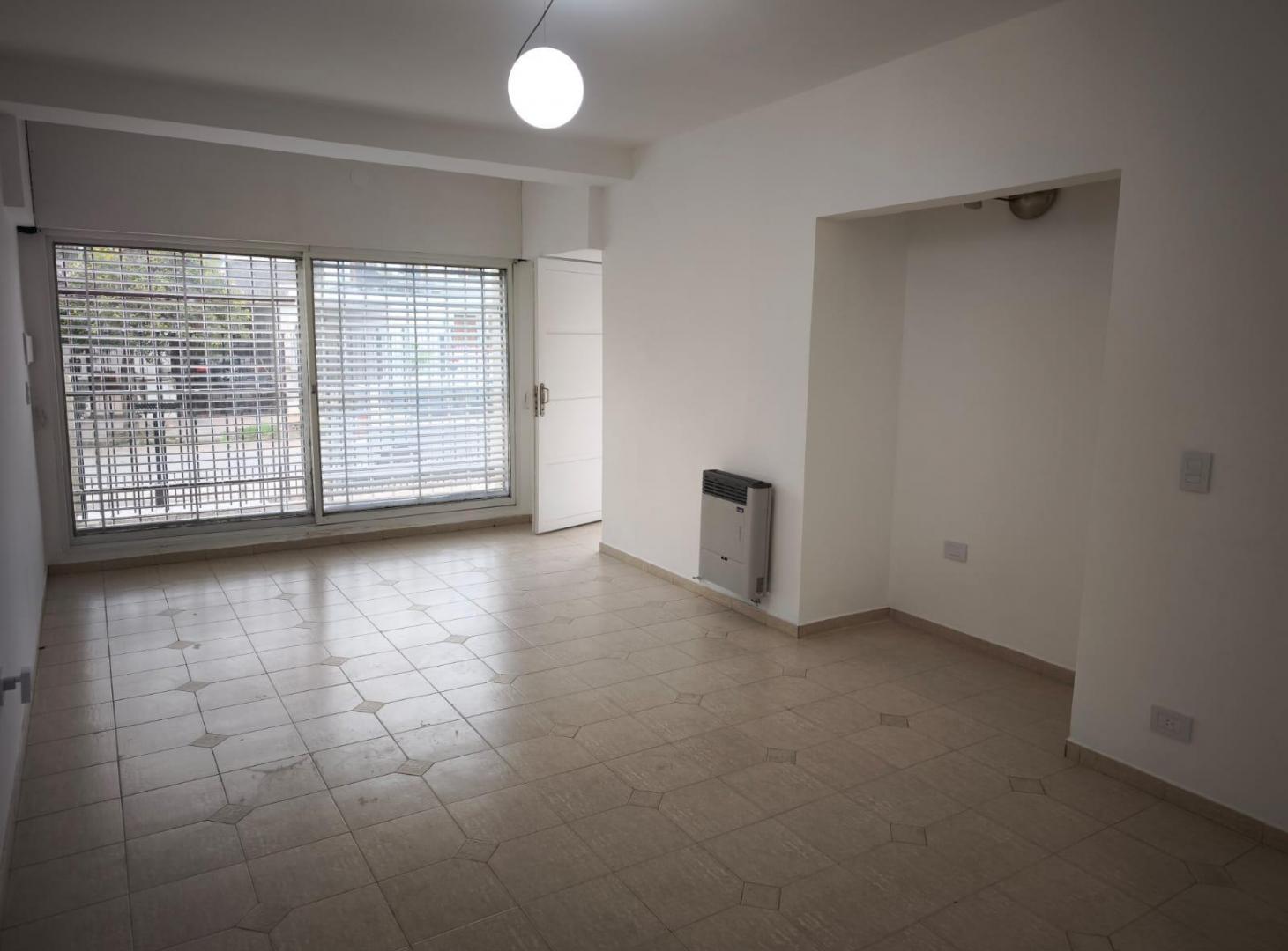 Foto de Casa. 3 dorm. 2 baño. Cochera doble. Excelente ubicación. B Alto Verde, imagen 1