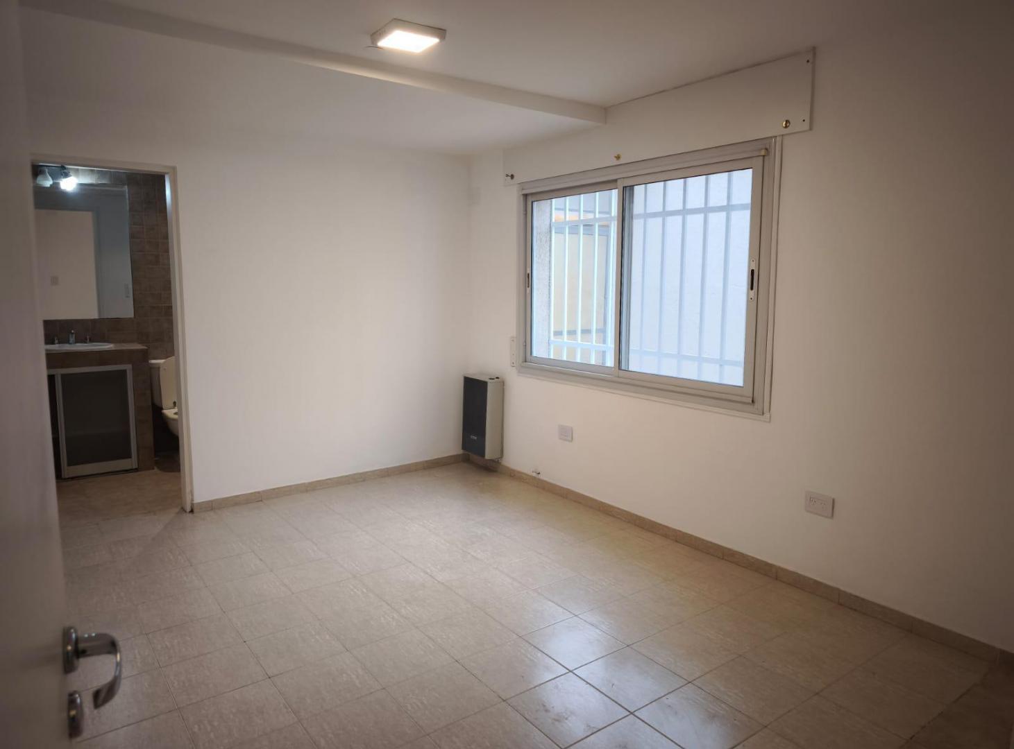 Foto de Casa. 3 dorm. 2 baño. Cochera doble. Excelente ubicación. B Alto Verde, imagen 3