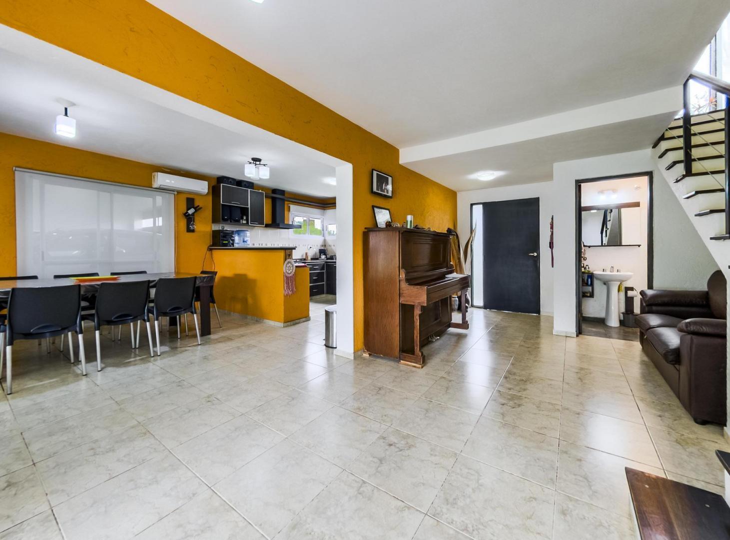 Foto de Casa. 2 dorm. 2 baños. Cochera doble. Patio con pileta. B Villa, imagen 3