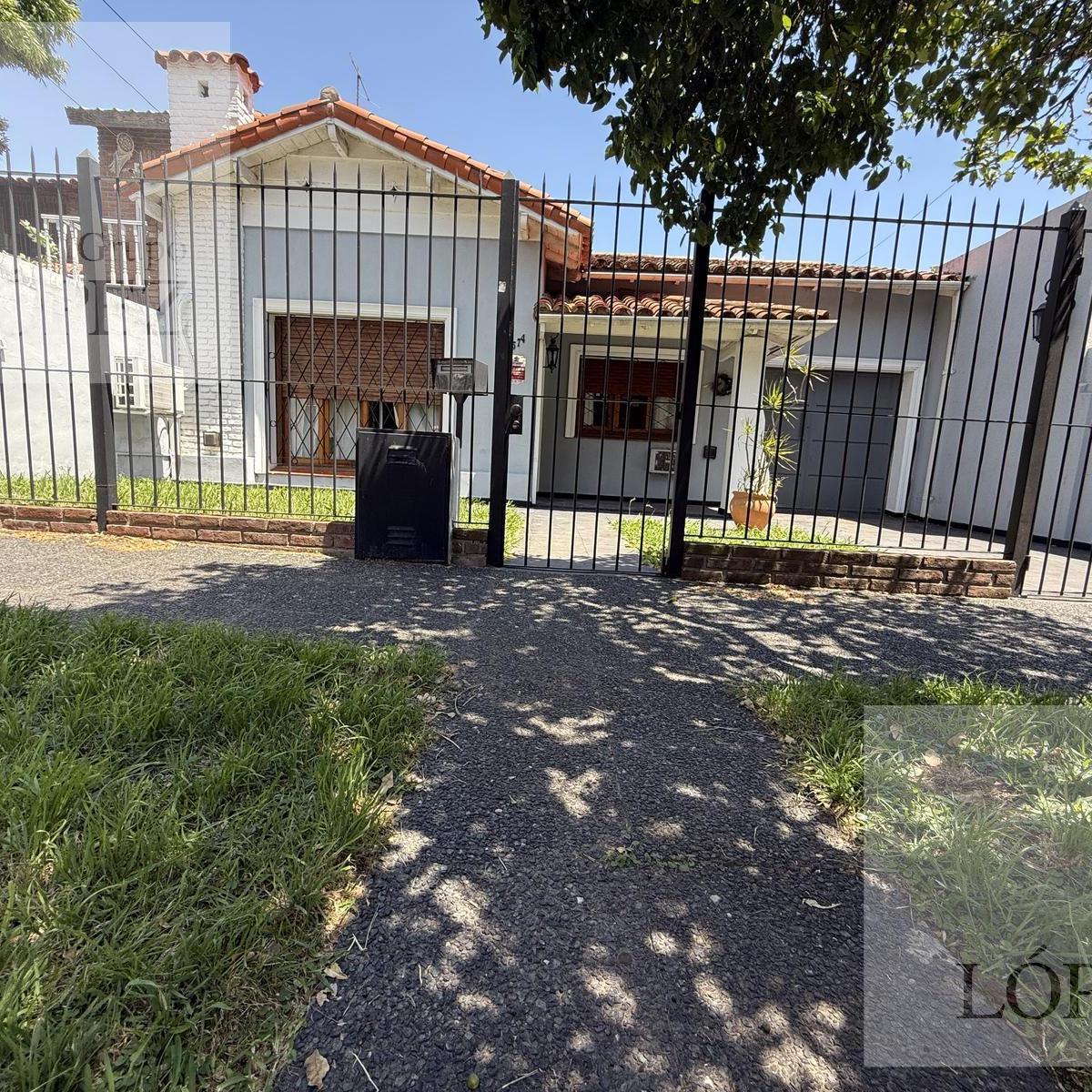 Venta Casa en Olivos 4 Ambientes - Con Jardín, Quincho y Pileta