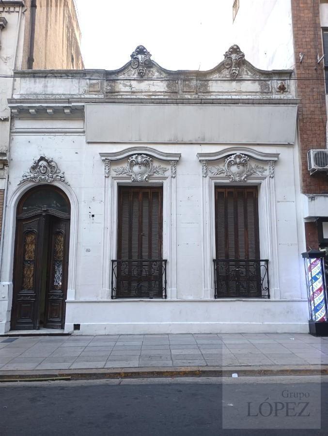Oficina/Local Comercial en Alquiler en Monserrat, 165 mts cubiertos, 2 baños, cocina y patio