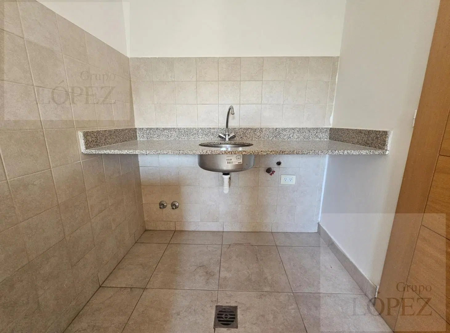 Alquiler Departamento de 2 ambientes en Vte López - Dormitorio en Suite, balcón, cochera y amenities 2