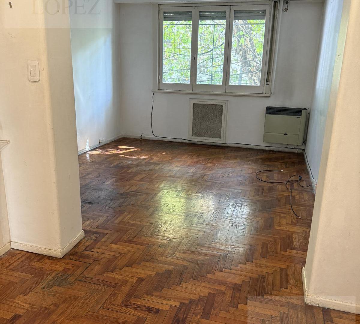 Foto de Departamento en Venta 4 Ambientes muy Amplios en Caballito - con Balcón y Mucha Luz Natural, imagen 2