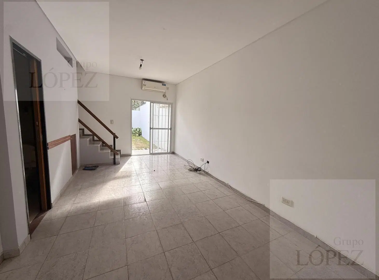 Venta Duplex en Munro - 3 ambientes con cochera, patio, parrilla, jardín, APTO CRÉDITO 1