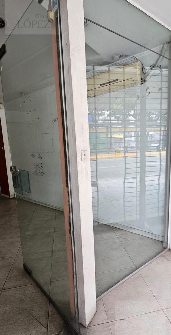 Foto de Local en Alquiler en Vicente López Excelente ubicación, imagen 1