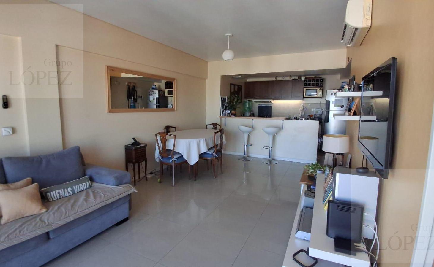 Foto de Departamento en Barrio Vicente López, 2 amb. con cochera descubierta y, imagen 1