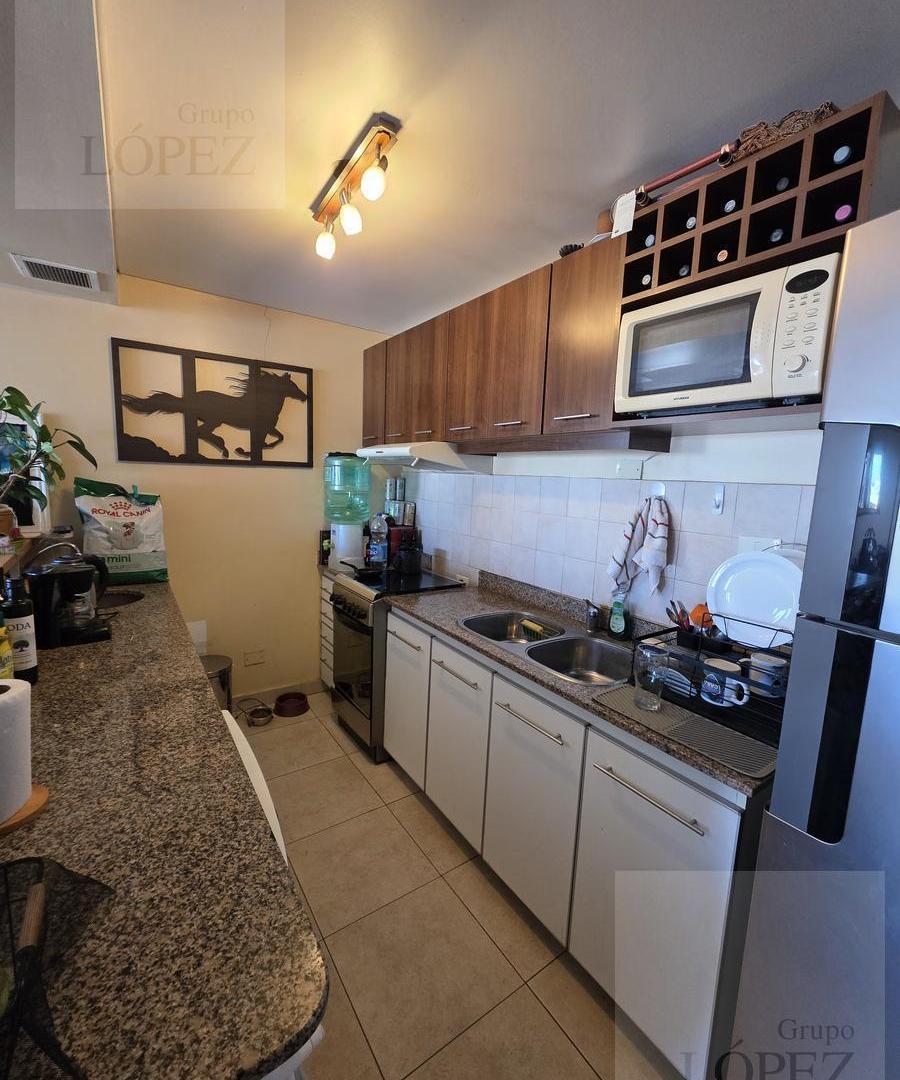 Foto de Departamento en Barrio Vicente López, 2 amb. con cochera descubierta y, imagen 4