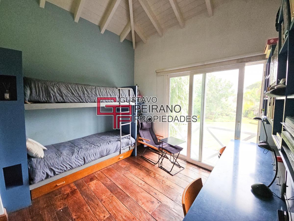 Hermosa casa en venta, lote enorme. Barrio cerrado Septiembre