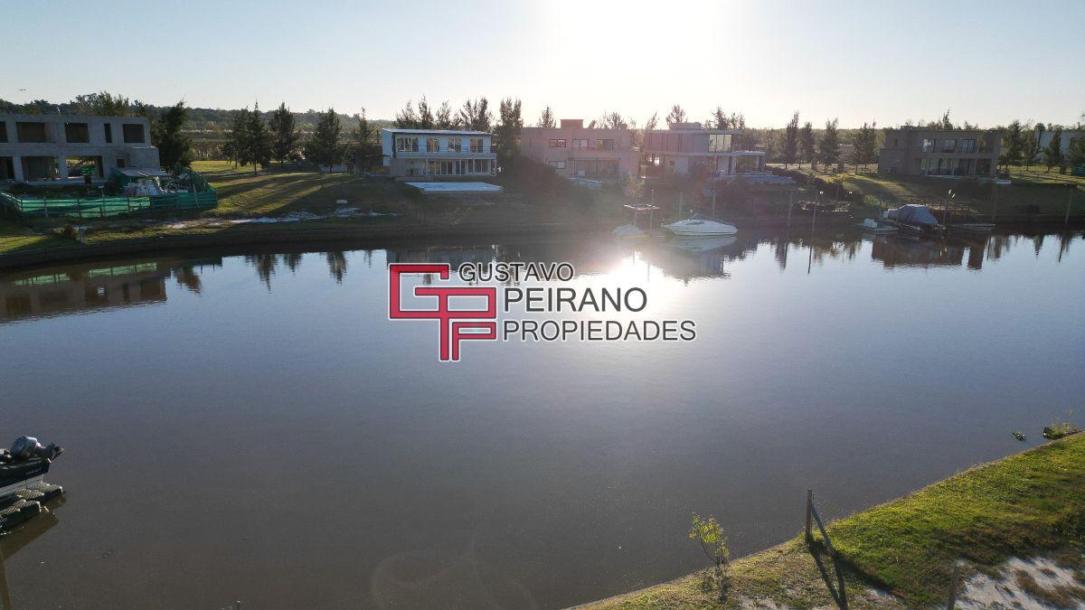 Casa En Venta Al Río En Una Planta, Barrio Cerrado El Naudir, Escobar.