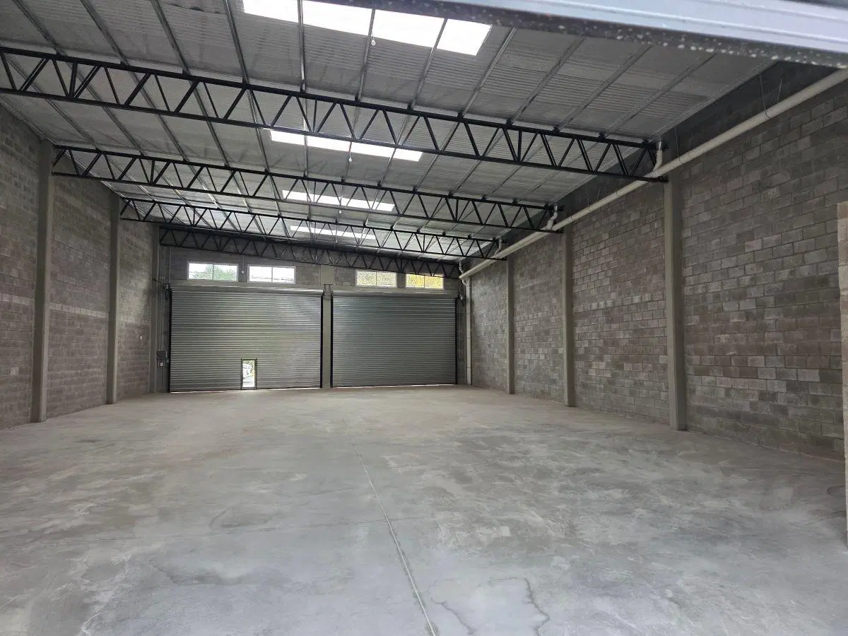 Local comercial A estrenar sobre Ruta 25 . Matheu 2