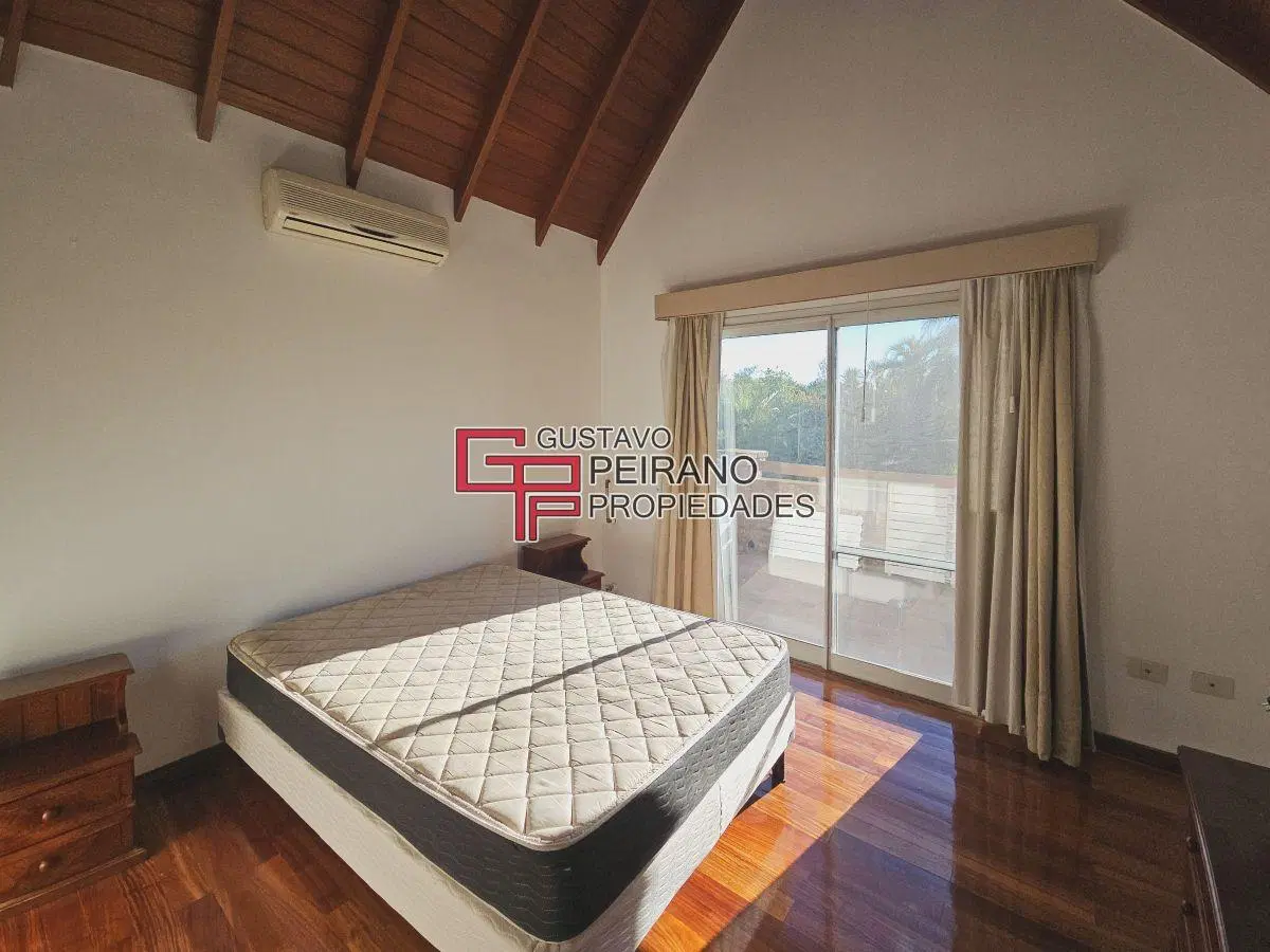 Casa en venta barrio cerrado Septiembre 5 dormitorios. 8