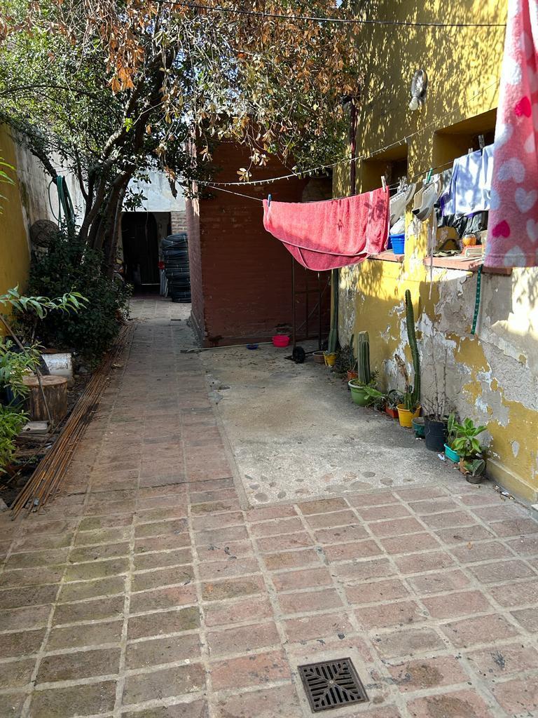 Terreno en venta  de 200m2  p/ inversor (casa a demoler) en B° Güemes, a 100mts de La Cañada