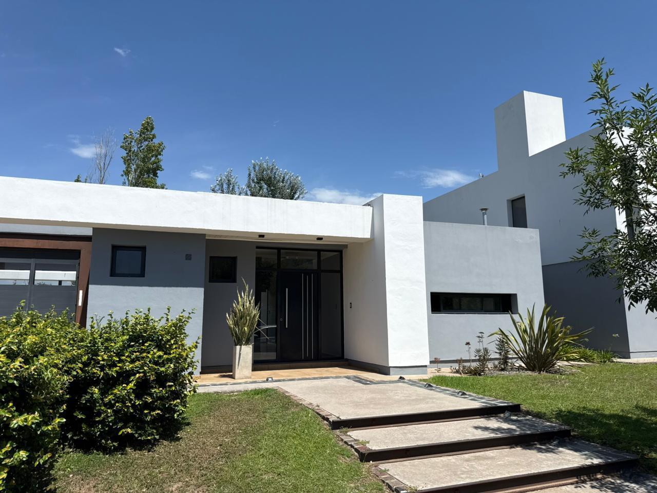 Casa en Venta en Fincas del Sur II, 4 dormitorios, Pileta