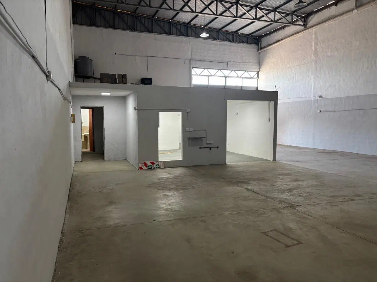 Galpón en Venta en Barrio Carrara, 240 m², Oficina, 2 Baños. IDEAL INVERSOR 1