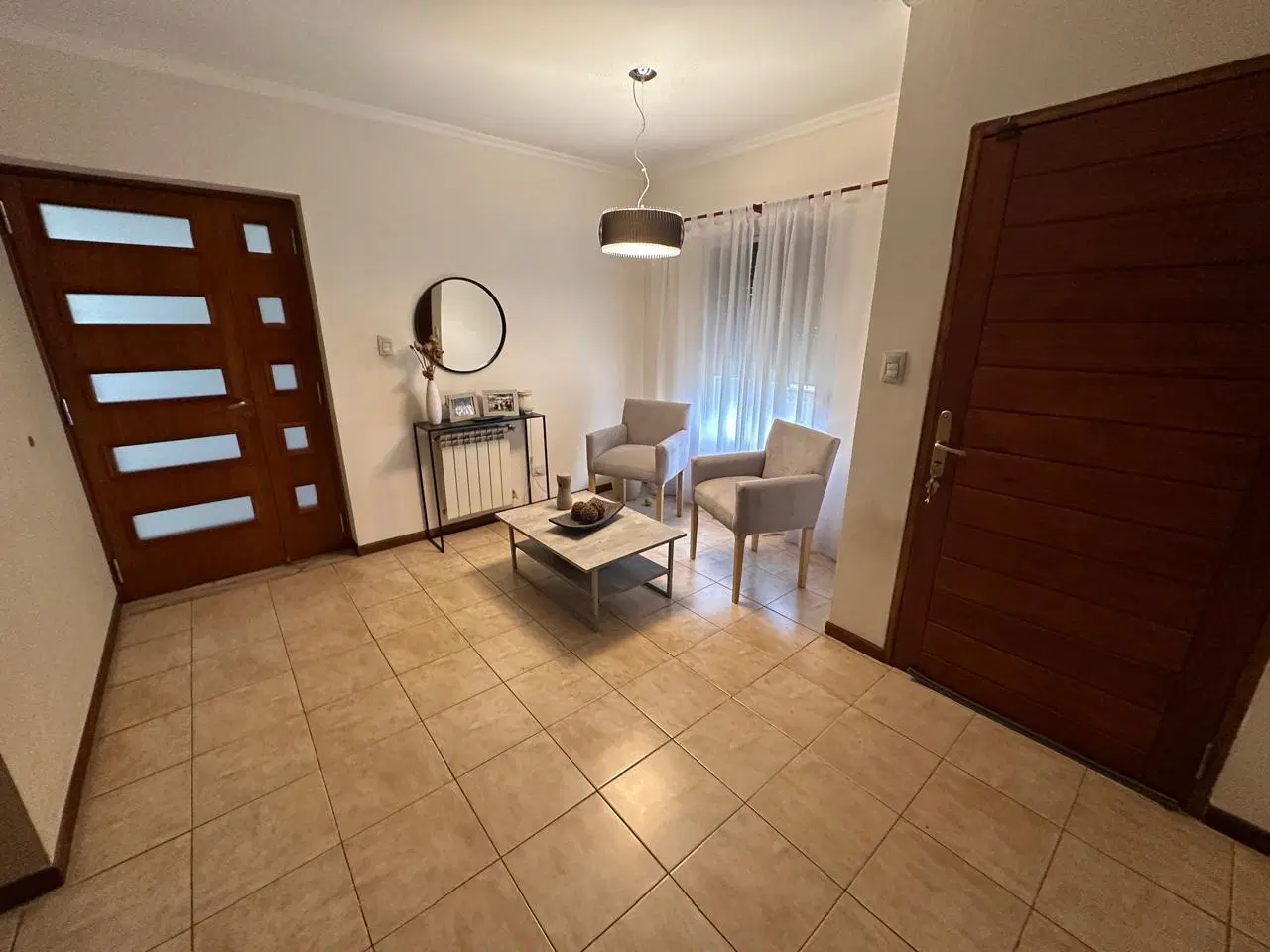 Casa en Barrio Mutual Docente.3 dormitorios. Pileta, APTO CREDITO, moderna 5
