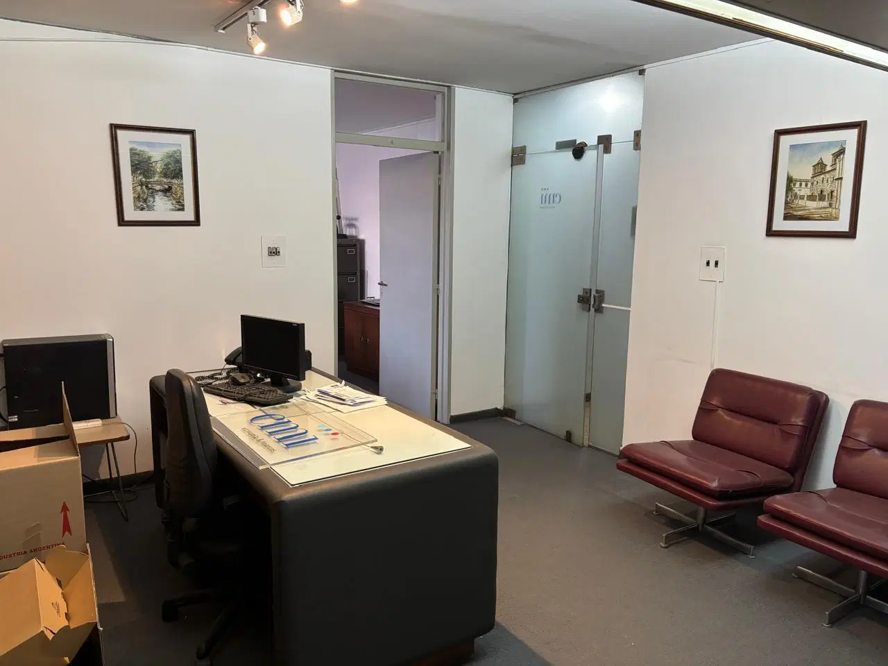 Oficina en Venta en el Centro, 75 m², Con Cochera 3