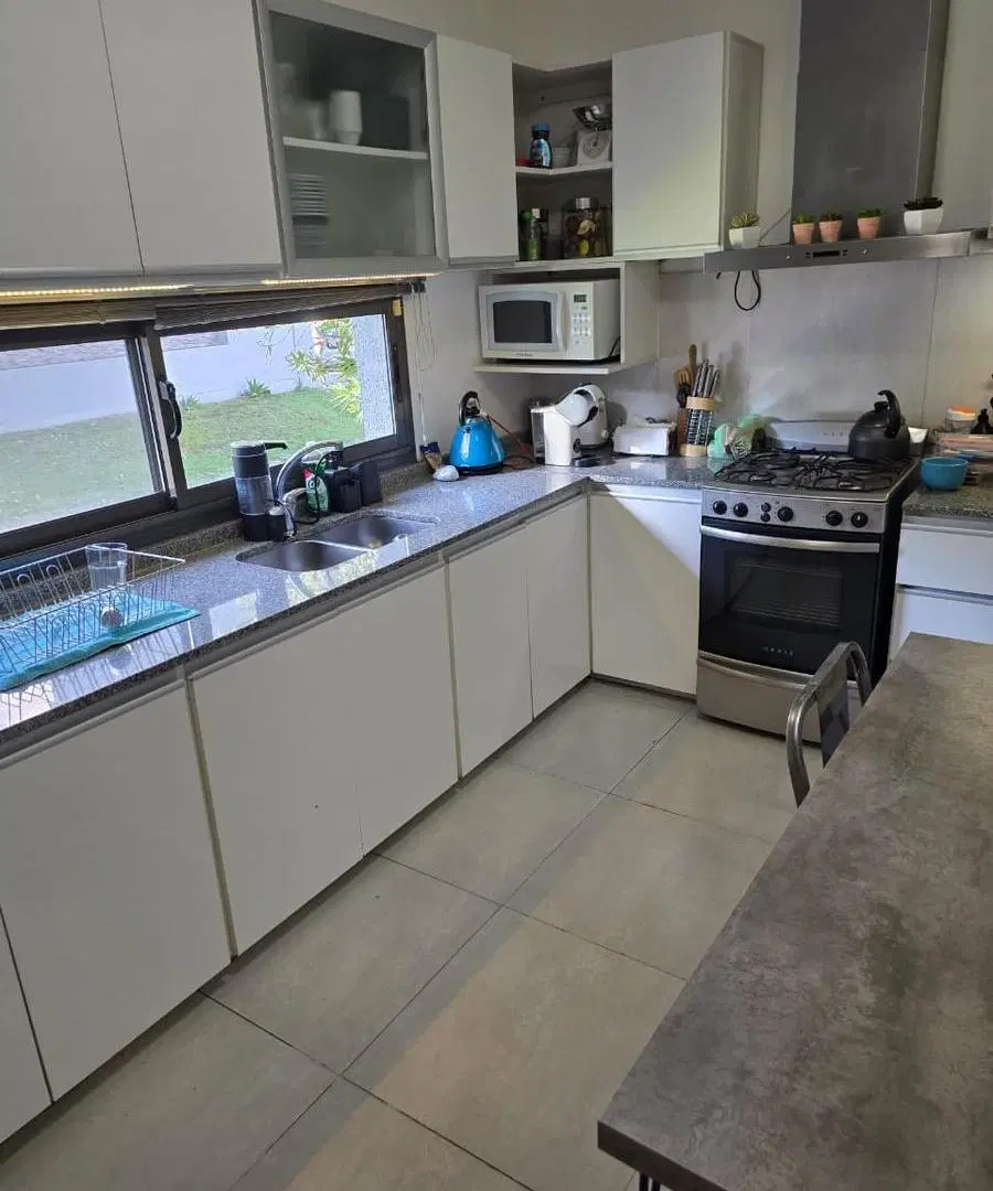 Casa en Venta en Villa Warcalde, 3 dormitorios, Pileta, Con Escritura. 2