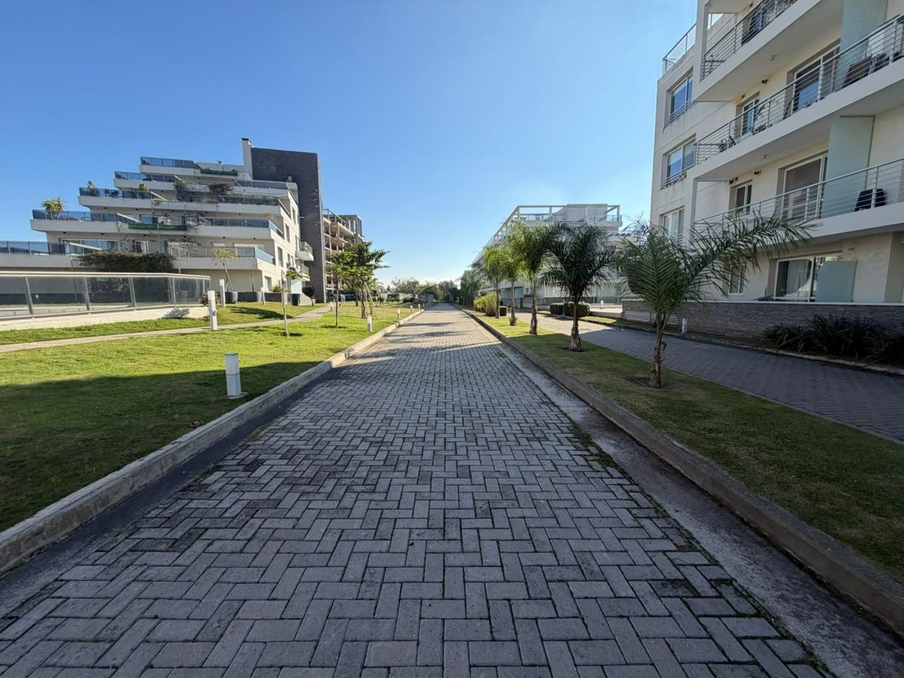Departamento en Venta en Fontanas del Sur II, 2 Dormitorios, Amplio Balcón