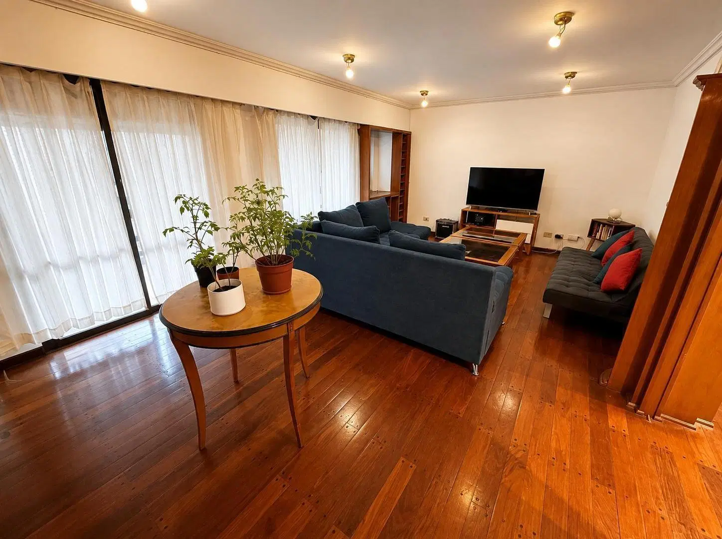 Departamento en Venta en Nueva Córdoba. 3 dormitorios escritorio.Con Cochera. 5