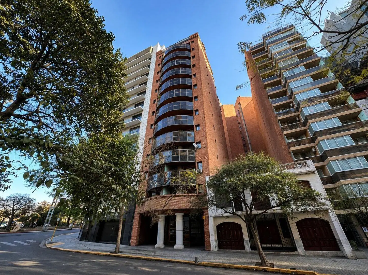 Departamento en Venta en Nueva Córdoba. 3 dormitorios escritorio.Con Cochera. 8