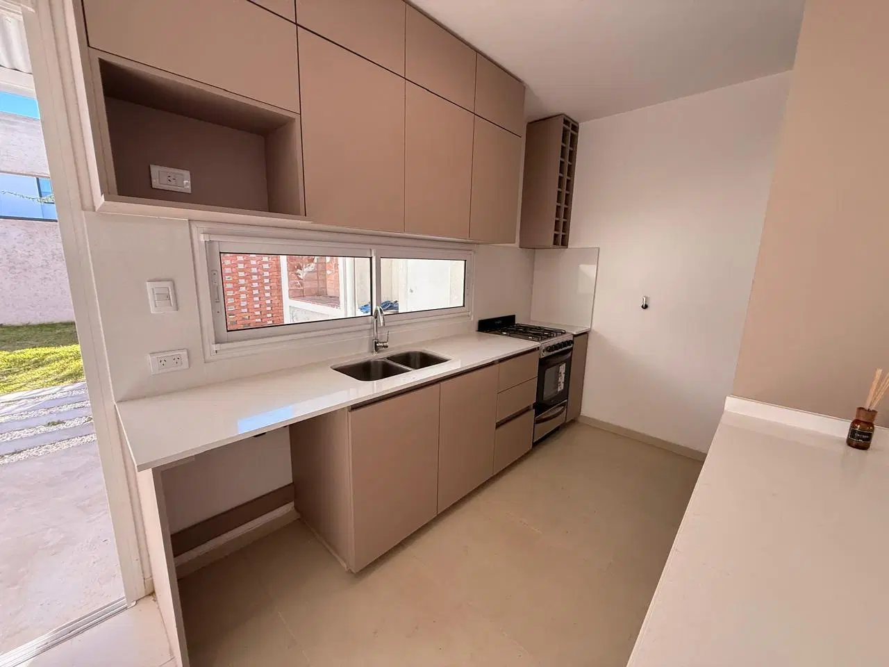 Casa en Venta en Solares de Manantiales.2 dormitorios en PB 8