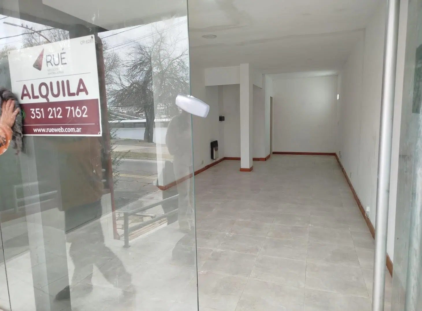 Local en Alquiler en Villa Carlos Paz, 35 m², Vidriera y Baño. 1