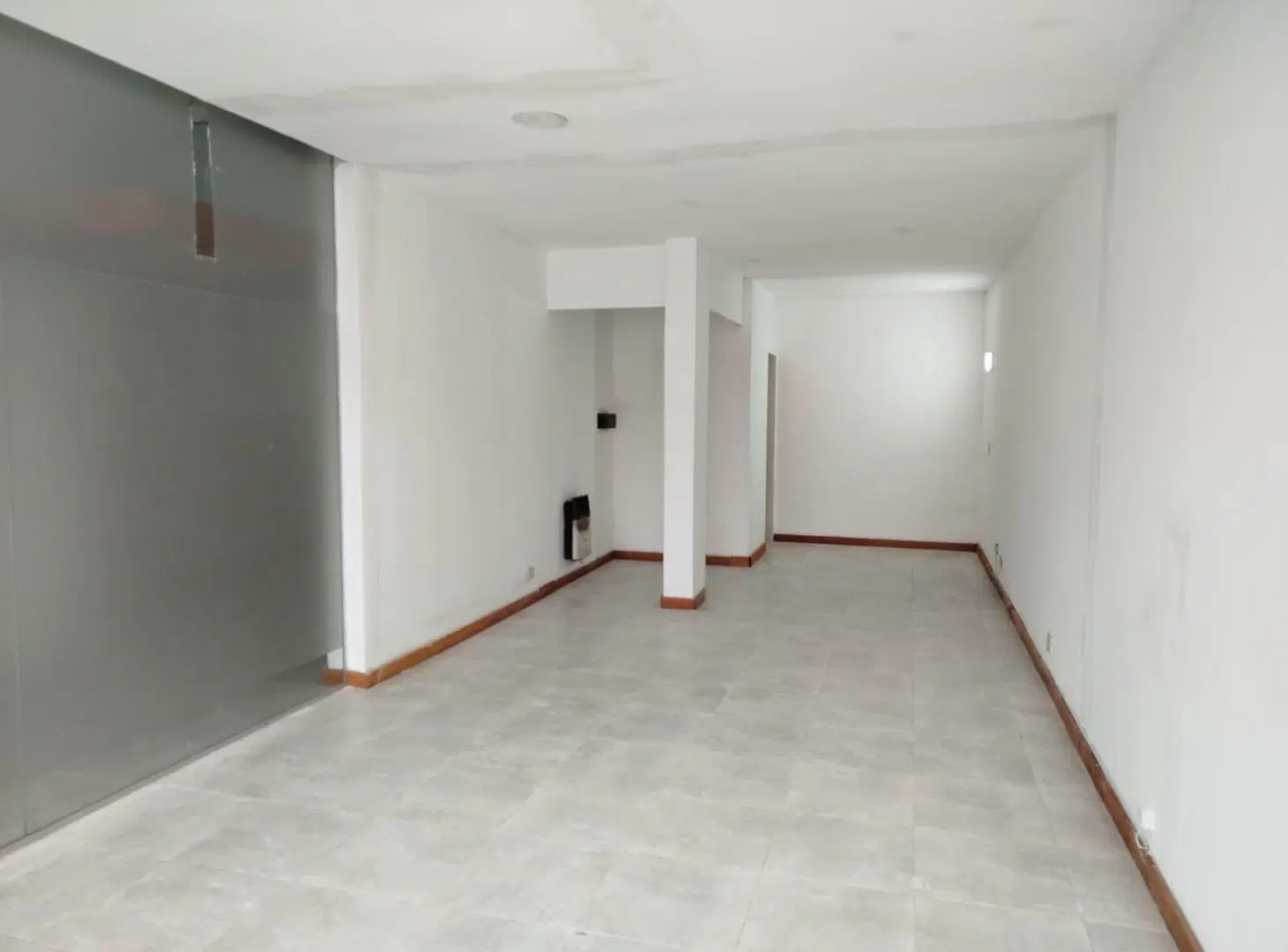 Local en Alquiler en Villa Carlos Paz, 35 m², Vidriera y Baño. 3