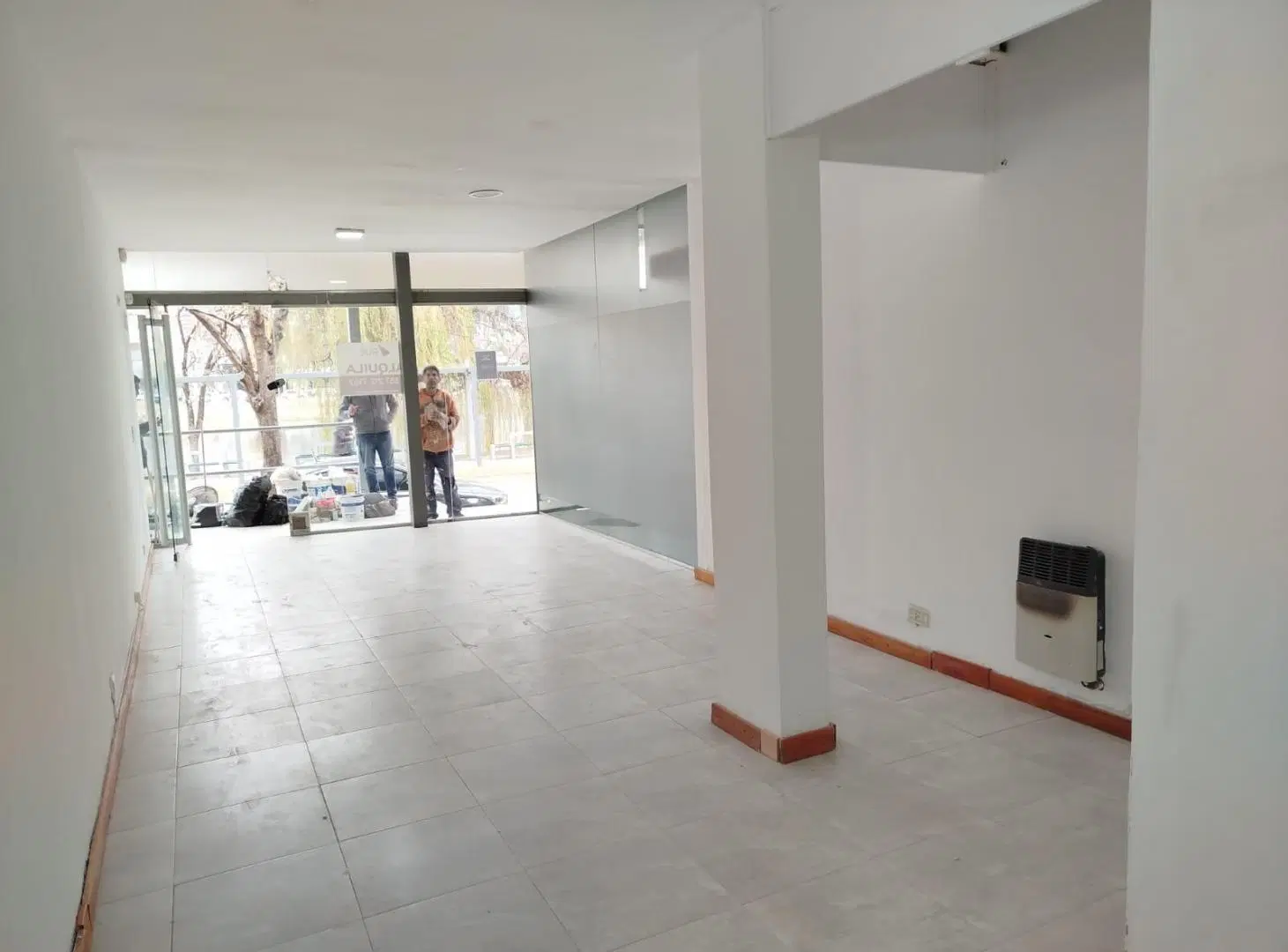 Local en Alquiler en Villa Carlos Paz, 35 m², Vidriera y Baño. 2