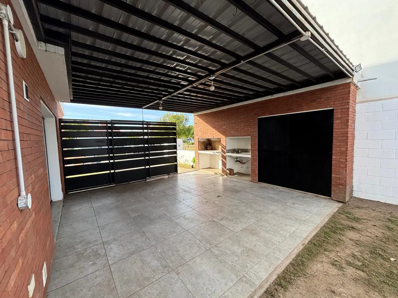 Dúplex en Alquiler en La Calandria. 2 dormitorios, 2 baños, frente a espacio verde 3
