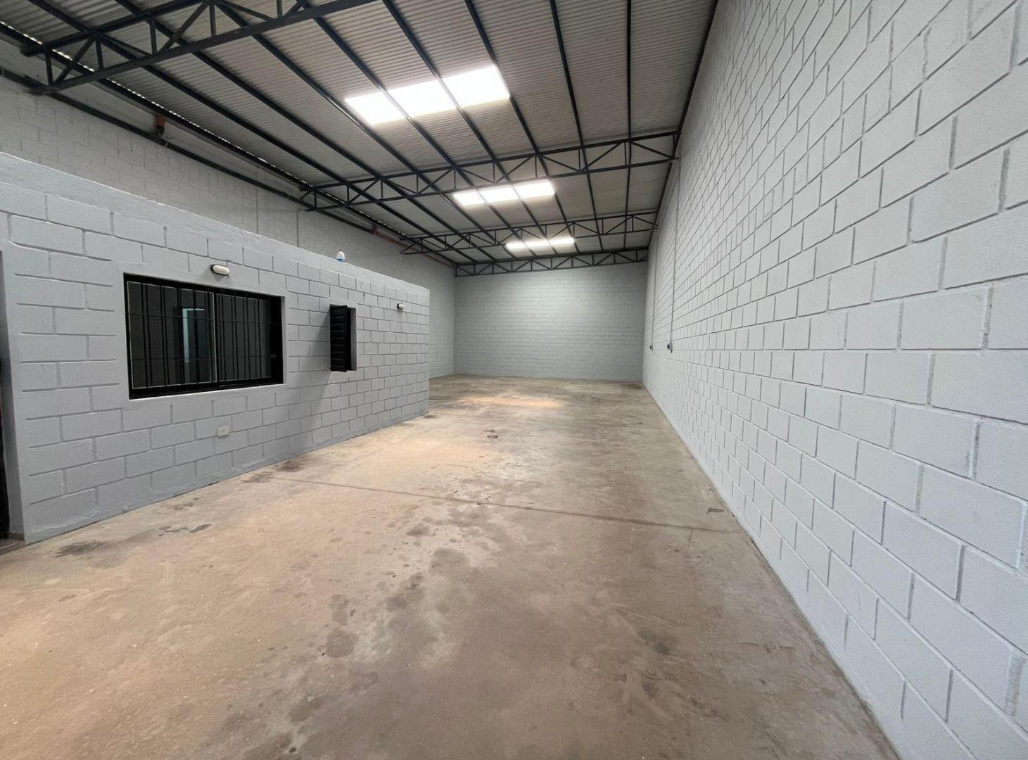 Foto de Galpón en Alquiler en B° Carrara de Horizonte, 312 m². Uso logistico o, imagen 4