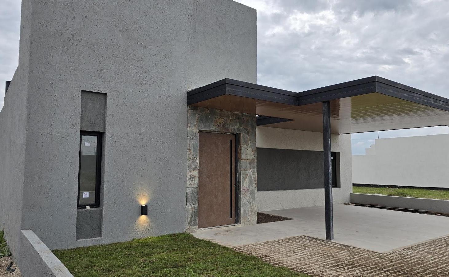 Casa en Venta en Jardin de las Tejas, 3 dormitorios, Galería Techada, APTO CRÉDITO.