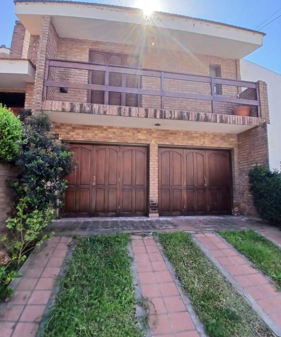 Foto de Casa en Venta en Urca, 4 dormitorios, Pileta., imagen 1