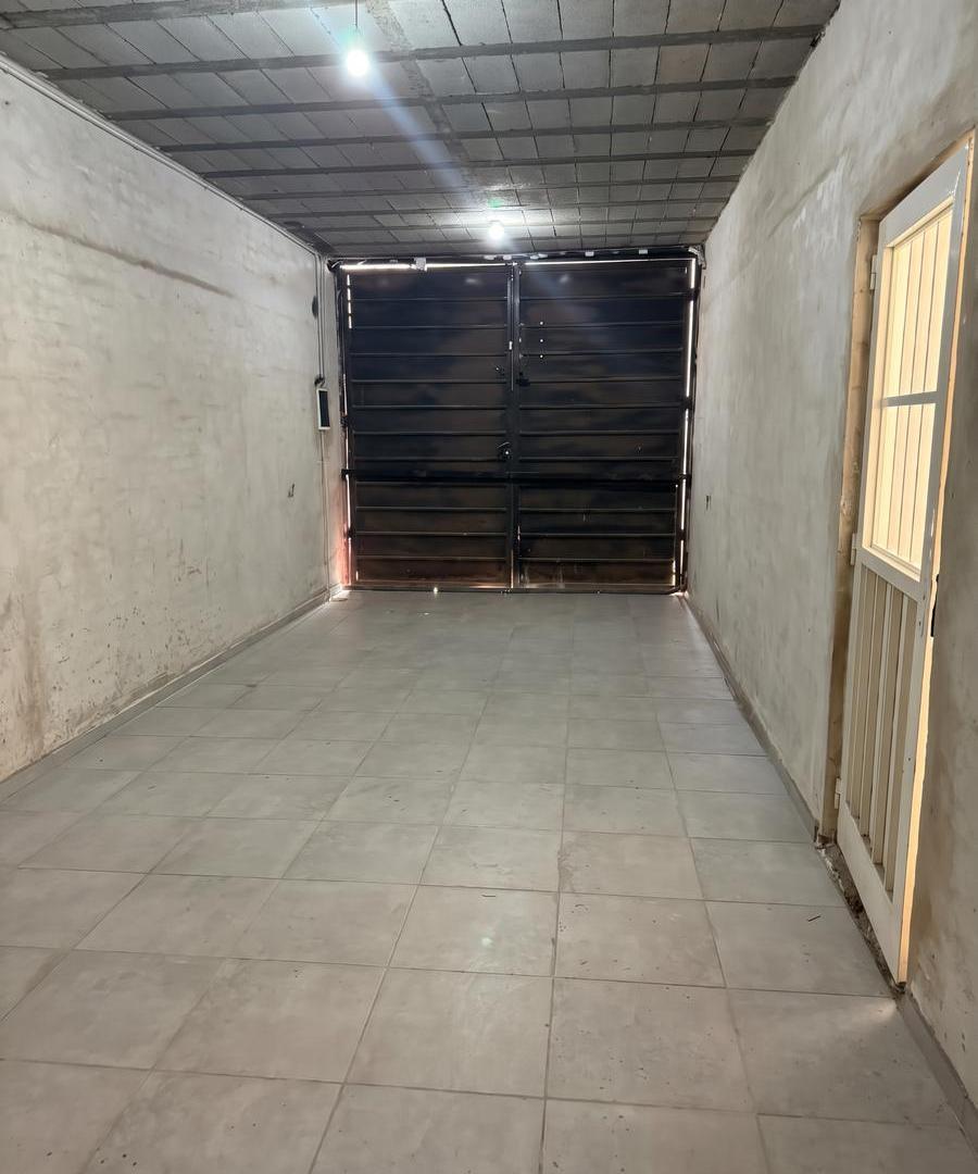 Foto de Galpón en Alquiler en Marqués de Sobremonte, 196 m², Baño., imagen 2