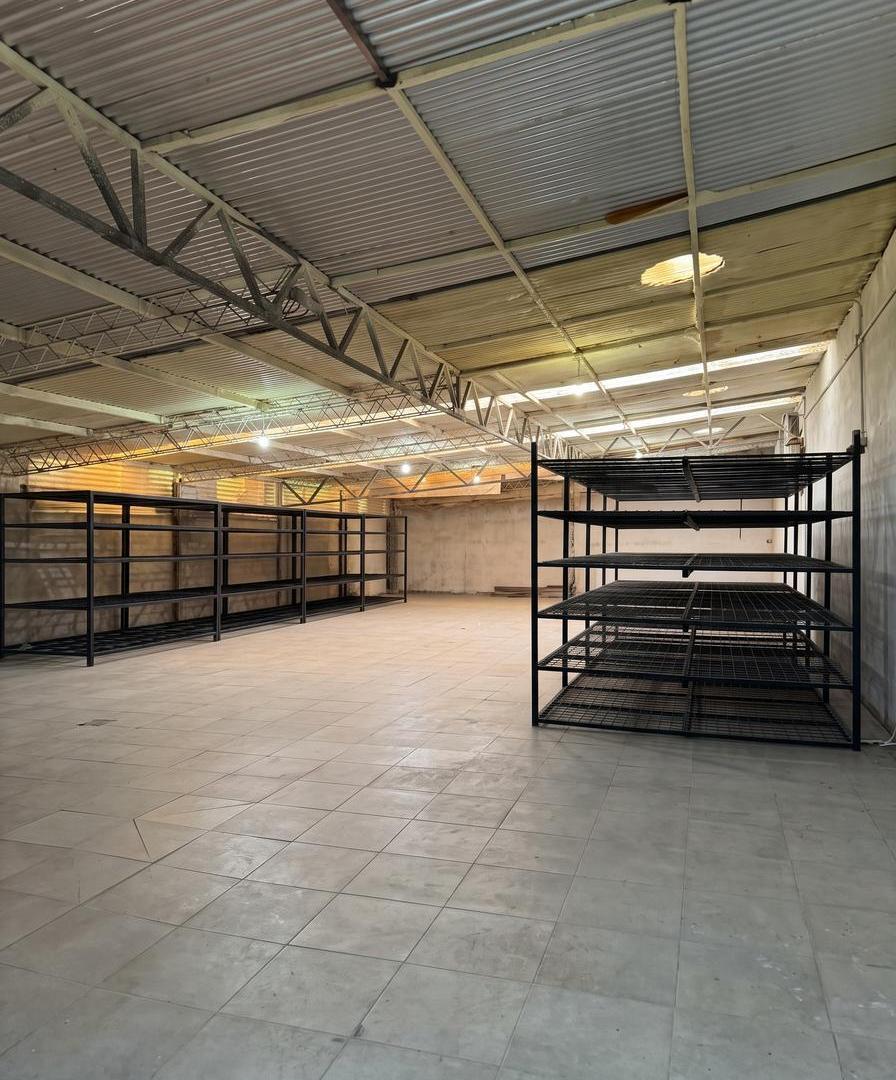 Foto de Galpón en Alquiler en Marqués de Sobremonte, 196 m², Baño., imagen 5