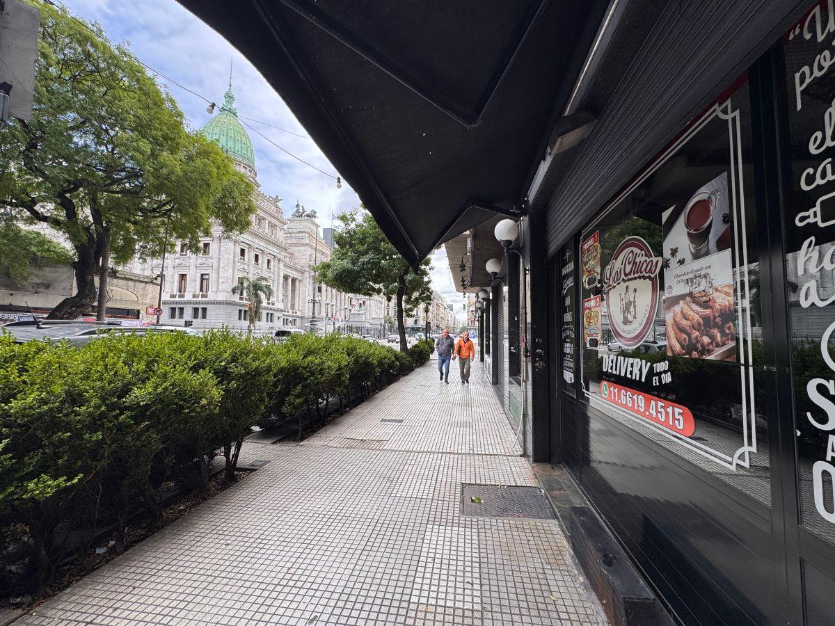 Foto de VENTA EXCELENTE LOCAL COMERCIAL SOBRE IMPORTANTE AVENIDA EN MONSERRAT, imagen 1