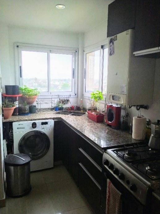 Semipiso 2 Amb. con 2 Balcones y Cochera Cubierta en Lanus Oeste 2