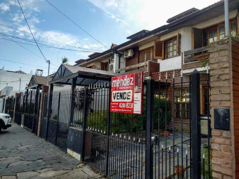 Triplex 4 amb. con cochera y patio